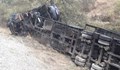 Автовоз се обърна край река Глазне