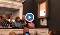 Картина се самоунищожи по време на търг