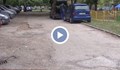 Русенци бетонираха дупките на паркинга пред блока си