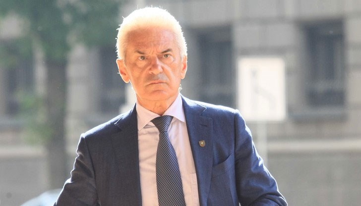 До края на деня Валери Сименов трябва да подаде оставка