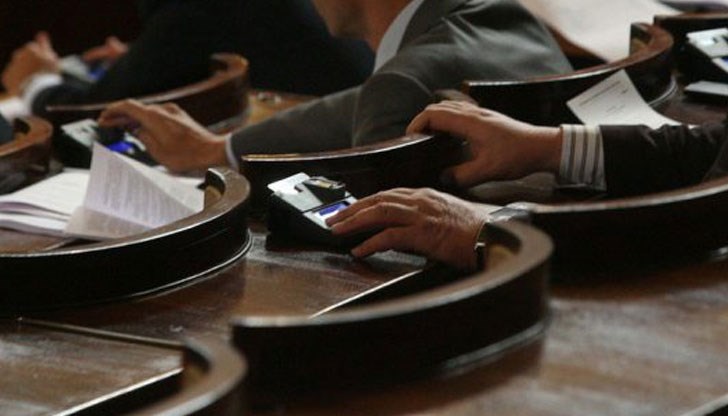 Той предвижда спортните клубове да могат да се регистрират като търговски дружества