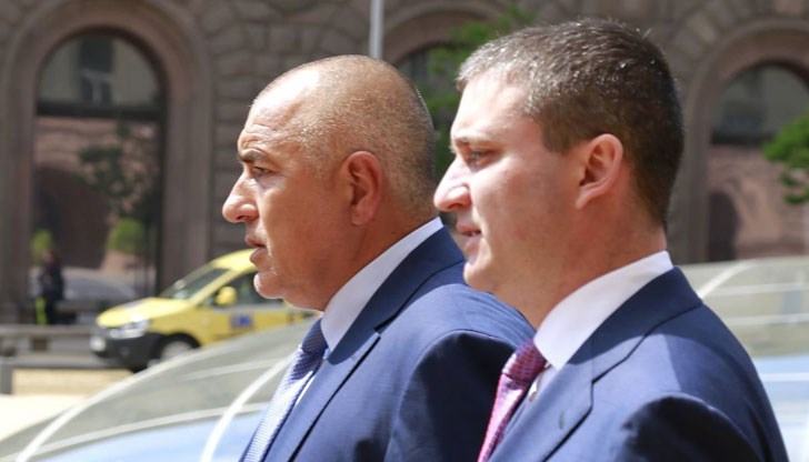 Затова простосмъртните данъкоплатци трябва да бъдат цедени до стотинка Затова простосмъртните данъкоплатци трябва да бъдат цедени до стотинка