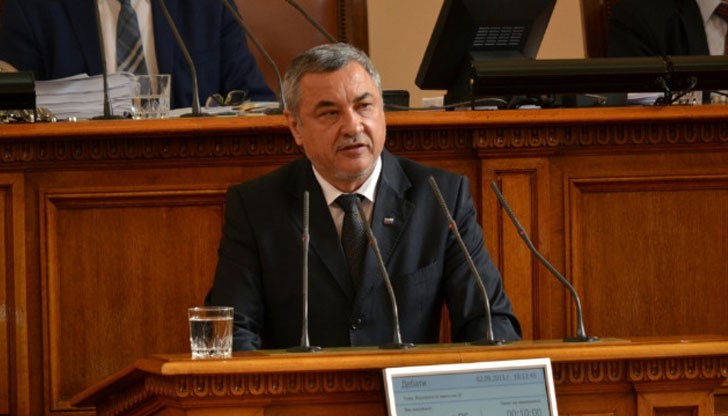 Борисов ми изглежда безсилен и безпомощен като премиер, заяви Корнелия Нинова