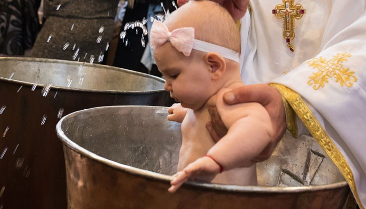 В катедрален храм "Св.Троица" ще бъдат кръстени 40 бебета