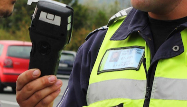 Шофьорът отнесе акт, взеха му книжката, а автобусът е спрян от движение Шофьорът отнесе акт, взеха му книжката, а автобусът е спрян от движение