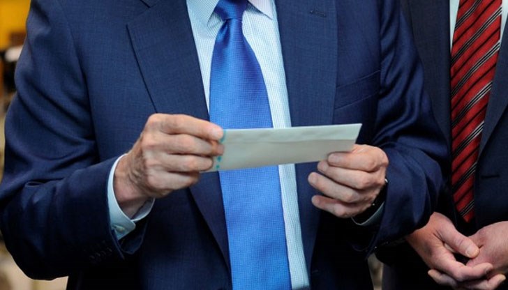 ФБР анализира съдържанието на пликовете, а пощенският отдел на Пентагона е поставен под карантина