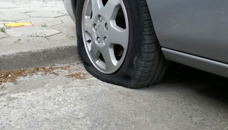 На единият автомобил са били потрошени и две стъкла