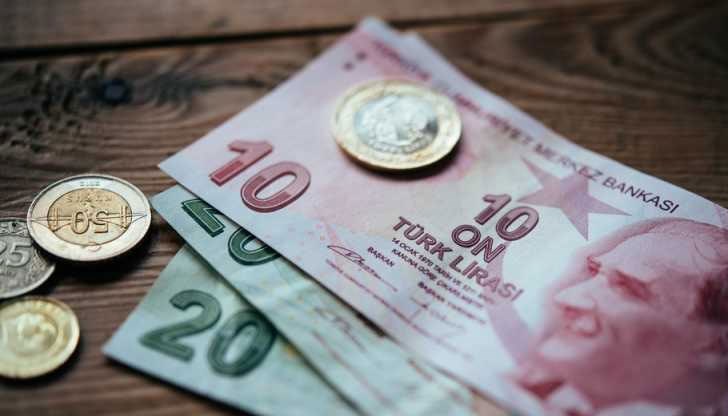 Към 16:20 ч. българско време тя се е обезценила с около 0.25% спрямо американската валута, и с около 0.10% спрямо европейската