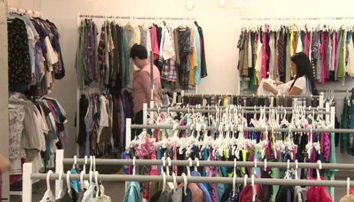 9 от 10 души одобряват идеята непотребните дрехи да се предават в контейнери за рециклиране на текстил