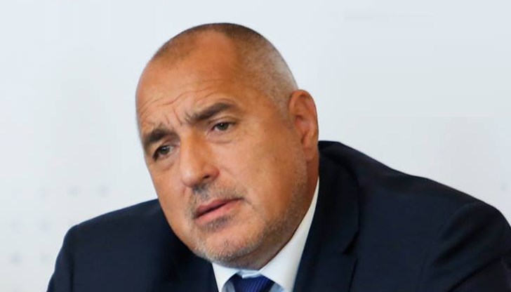 Хванат ли те в провинение, подаваш оставка. Но само потрай малко и пак ще лапнеш апетитен пост