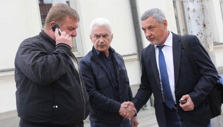 Валери Симеонов вместо да подаде оставка, се готви за евроизборите Валери Симеонов вместо да подаде оставка, се готви за евроизборите