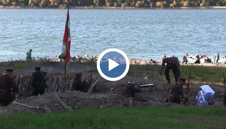 Ученици имаха възможността да стрелят с въздушна пушка и лък, както и да видят музейна експозиция на открито с повече от 150 оръжия