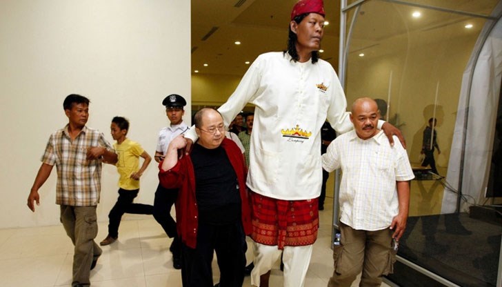 Проучванията показват, че високия ръст увеличава вероятността от тумори при мъжете с 9%, а при жените - с 12% Проучванията показват, че високия ръст увеличава вероятността от тумори при мъжете с 9%, а при жените - с 12%