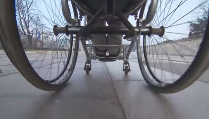 Инвалидната количка е открадната от детска площадка