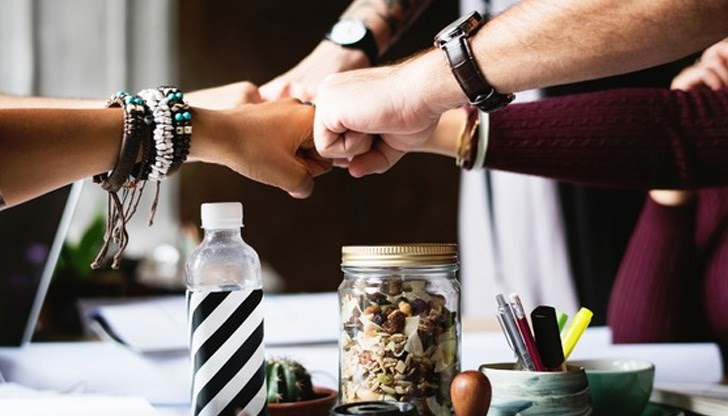 Има някои хора, които се чувстват като защитници на другите