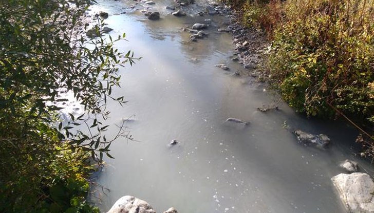 Тревогата им е свързана не само с отравянето на реките Струма, Треклянска и Драговищица, но и на подземните води в района на Кюстендил, Земен, Трекляно и Босилеград