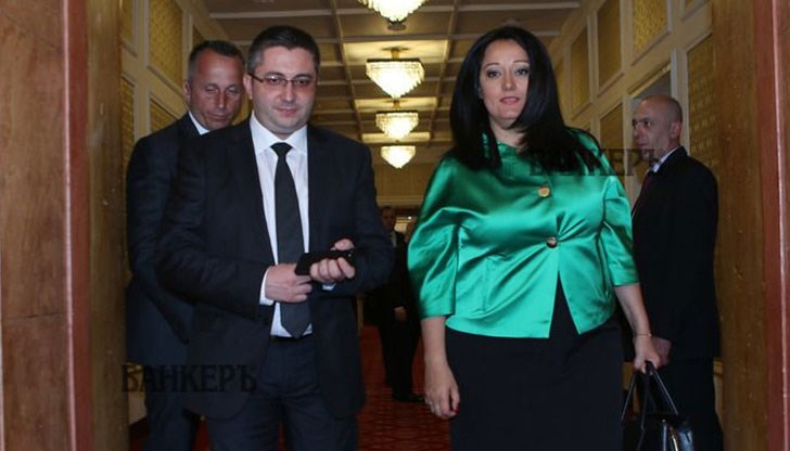 Радвай се, народе, Лилиту ще остане Министър на ПреЦедателството до края на годината! Радвай се, народе, Лилиту ще остане Министър на ПреЦедателството до края на годината!