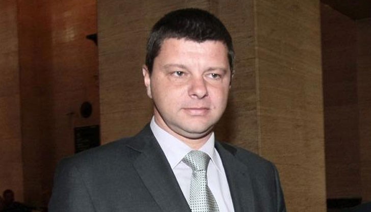 Влахов беше подкрепен от депутатите от ГЕРБ, Обединените патриоти, ДПС и "Воля"