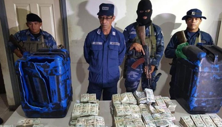 Те били захвърлени край брега на Тихия океан недалеч от пристанището Сан Хуан дел Сур Те били захвърлени край брега на Тихия океан недалеч от пристанището Сан Хуан дел Сур