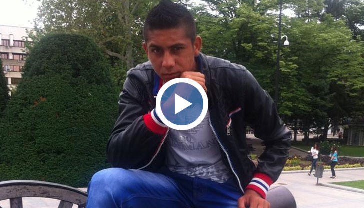 Един от служебните защитници обаче е приел, защото не е имал друг избор