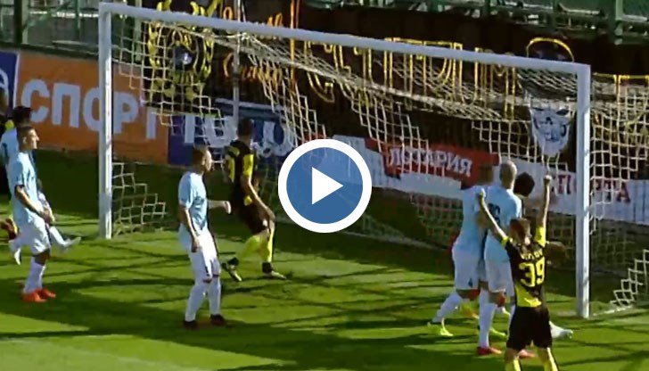 Петър Патев с глава наниза топката в собствената си врата