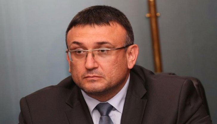 Той е влязъл в Германия с още два души, заяви вътрешният министър