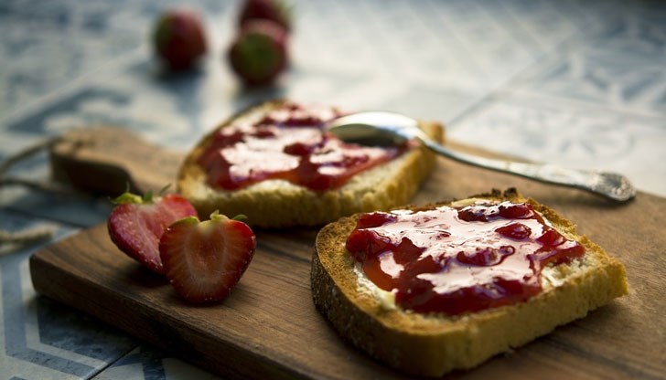 Особено неподходяща е комбинацията от бял хляб и конфитюр