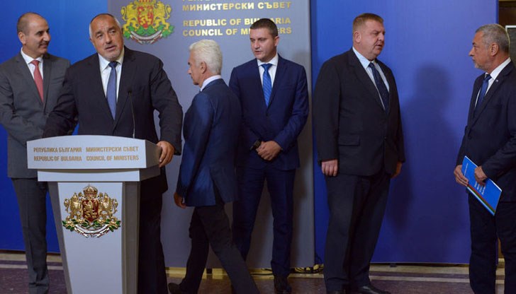 Милиони българи са докарани до такава нищожност, те не живеят истински живот, пребивават в някакво подобие на живот Милиони българи са докарани до такава нищожност, те не живеят истински живот, пребивават в някакво подобие на живот