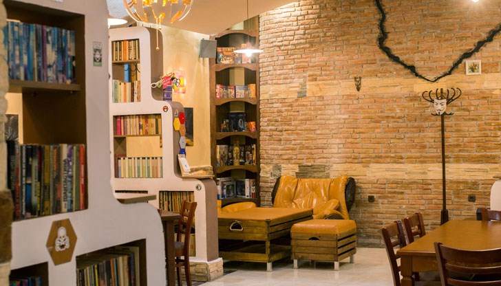 Програмата за празника включва сесии за обясняване на игри, турнир и време за свободна игра Програмата за празника включва сесии за обясняване на игри, турнир и време за свободна игра