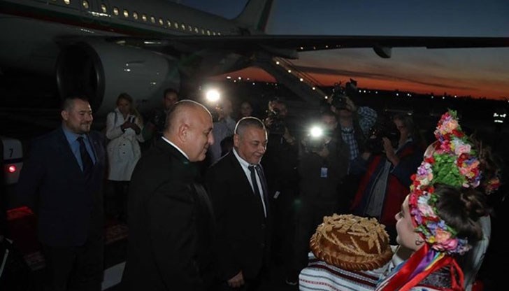 В рамките на посещението си премиерът ще проведе двустранна среща с президента Порошенко