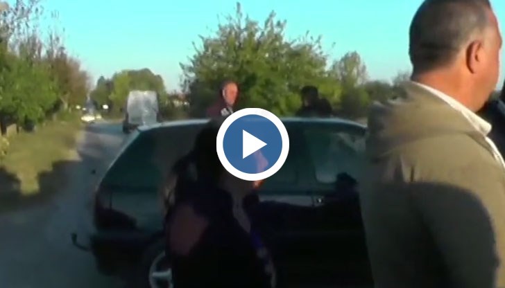 Блокираха пътя към село Търнак