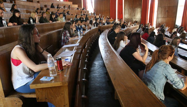 Няма да ти дадат заверка, ако нямаш тетрадка с подписи от преподавател и затова и не те допускат до изпит Няма да ти дадат заверка, ако нямаш тетрадка с подписи от преподавател и затова и не те допускат до изпит