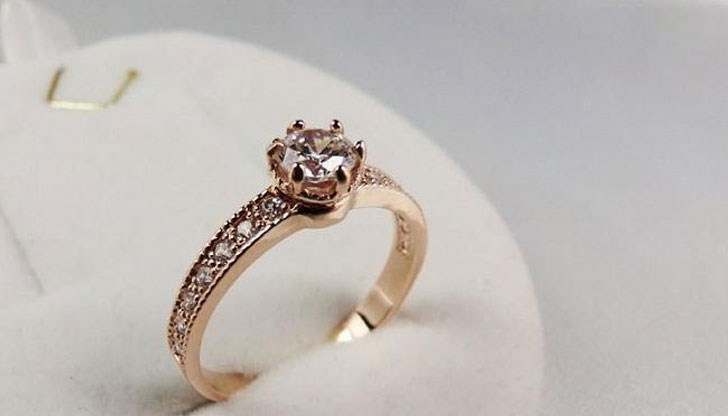 При опит да го открадне в бижутериен магазин, мъжът глътнал бижуто на стойност 30 756 паунда / Снимката е илюстративна При опит да го открадне в бижутериен магазин, мъжът глътнал бижуто на стойност 30 756 паунда / Снимката е илюстративна