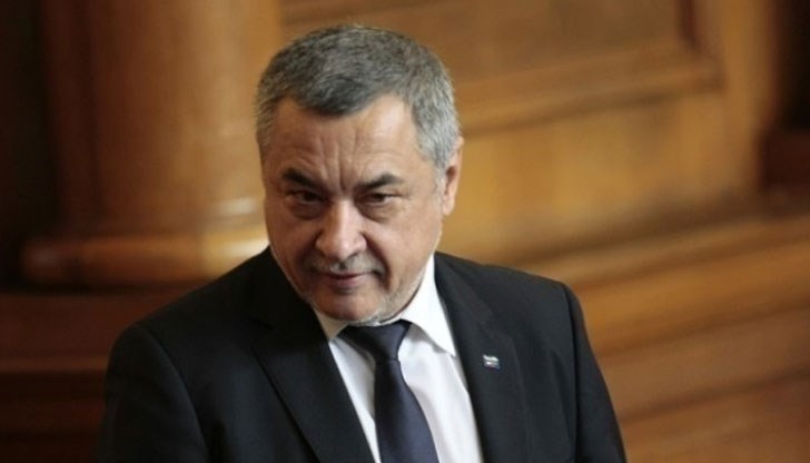 Привика ли те премиерът, правиш каквото каже