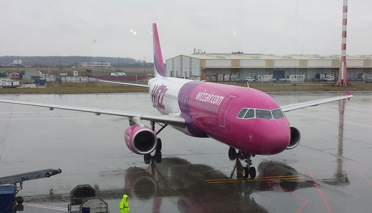 Авиопревозвачът обяви, че прави качването на ръченбагаж в самолетите си платено Авиопревозвачът обяви, че прави качването на ръченбагаж в самолетите си платено