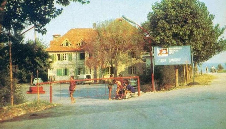 Да се въведе задължителен ритуал по строяване за химна на България и издигане на българското знаме в началото на деня Да се въведе задължителен ритуал по строяване за химна на България и издигане на българското знаме в началото на деня