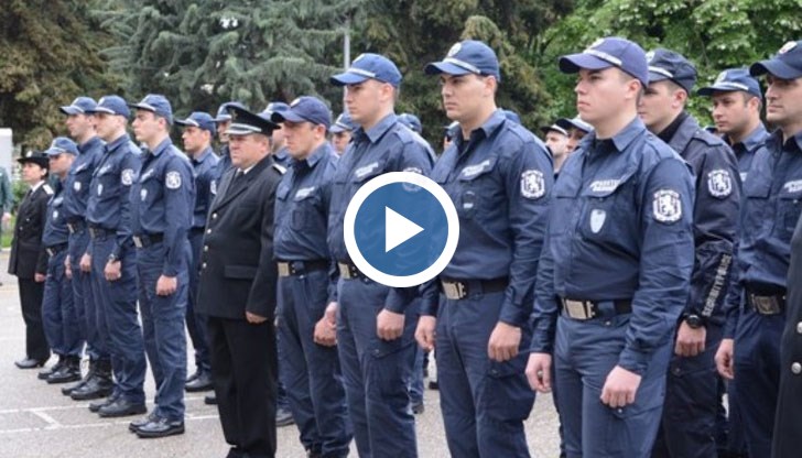 Няма как един униформен полицай да седи на улицата в продължение на 5 години с една и съща униформа и да всява респект