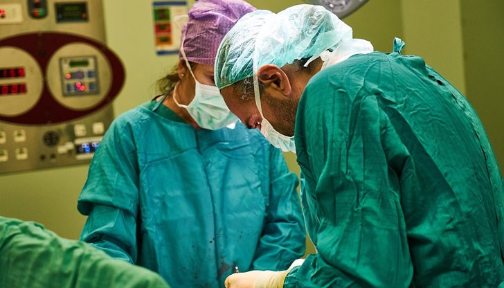 За първи път в България беше извършена сложна операция, с която се дава възможност на пациенти, които досега не са имали шанс за лечение, да получат такъв За първи път в България беше извършена сложна операция, с която се дава възможност на пациенти, които досега не са имали шанс за лечение, да получат такъв