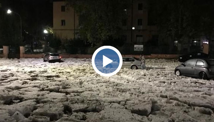 Проливен дъжд с градушка заля центъра на Рим