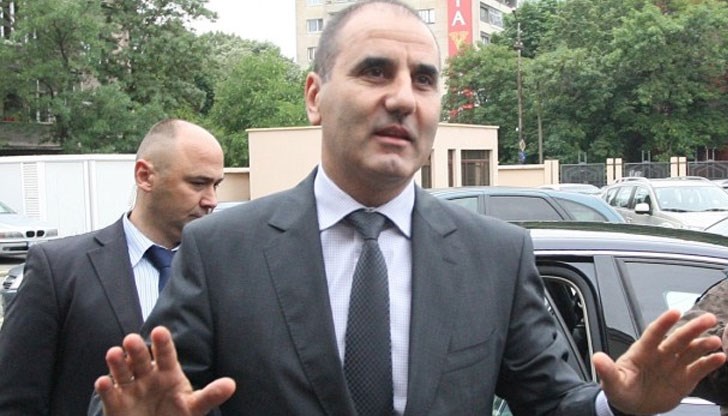 Професионалисти са не само за един или два мандата на една партия, а за цял живот Професионалисти са не само за един или два мандата на една партия, а за цял живот