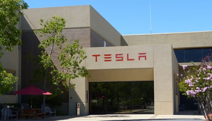 Агенцията проверя по-специално дали компанията не е разпространявала невярна информация за производството на Модел 3 Агенцията проверя по-специално дали компанията не е разпространявала невярна информация за производството на Модел 3