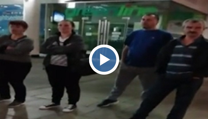 Пътниците се усъмниха, че единият от шофьорите е пиян и извикаха полиция