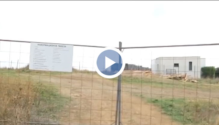 Само за няколко часа били поставени огради и набити колчета, а достъпът до скалите и морето – ограничен