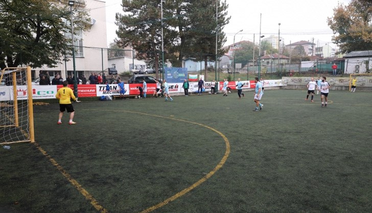 Участници са 50 деца и 110 възрастни