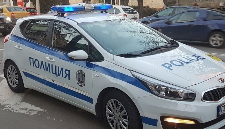 Полицаи са направили проверка на спрял автомобил "Фолксваген Голф" със силистренска регистрация