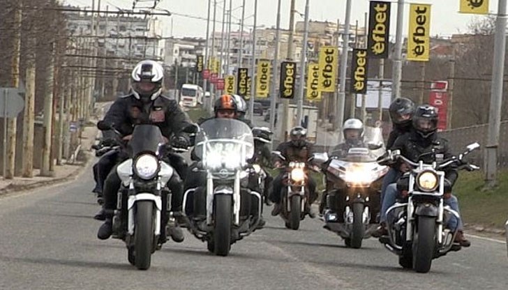 Мотористите ще поставят началото на традиционната почетна обиколка на града утре по обед от Парка на младежта в Русе
