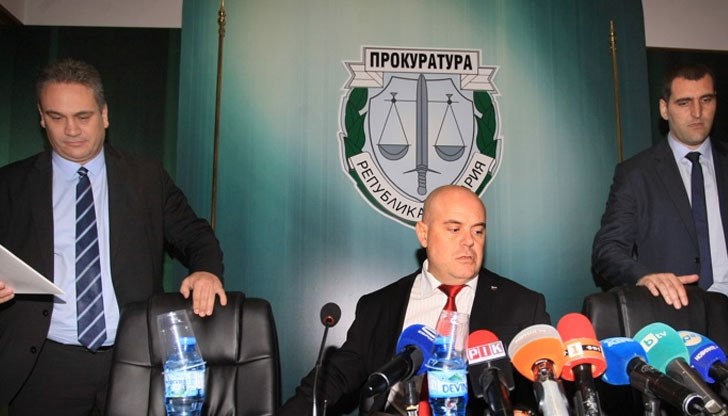 Шефът на агенцията за българите в чужбина е обвинен за 6750 евро, но и Ал Капоне бил в затвора само за данъци, обясни зам. главният прокурор Иван Гешев
