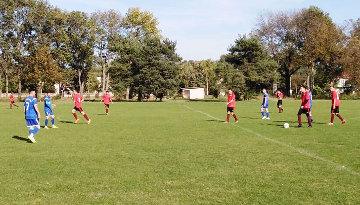 Двубоят се игра на терена в Сливо поле