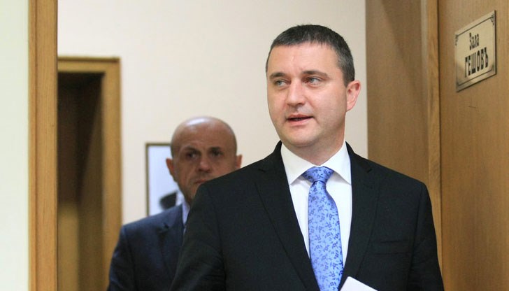 Те са декларирали пред НАП, че са заработили над 106 800 лева