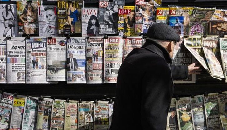 Вестниците, телевизиите и дори повечето интернет-портали принадлежат на олигарси, които са тясно свързани с правителството Вестниците, телевизиите и дори повечето интернет-портали принадлежат на олигарси, които са тясно свързани с правителството